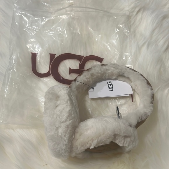 NWT - Ugg Shearling Embroidered Earmuff (Foldable) - Picture 2 of 5